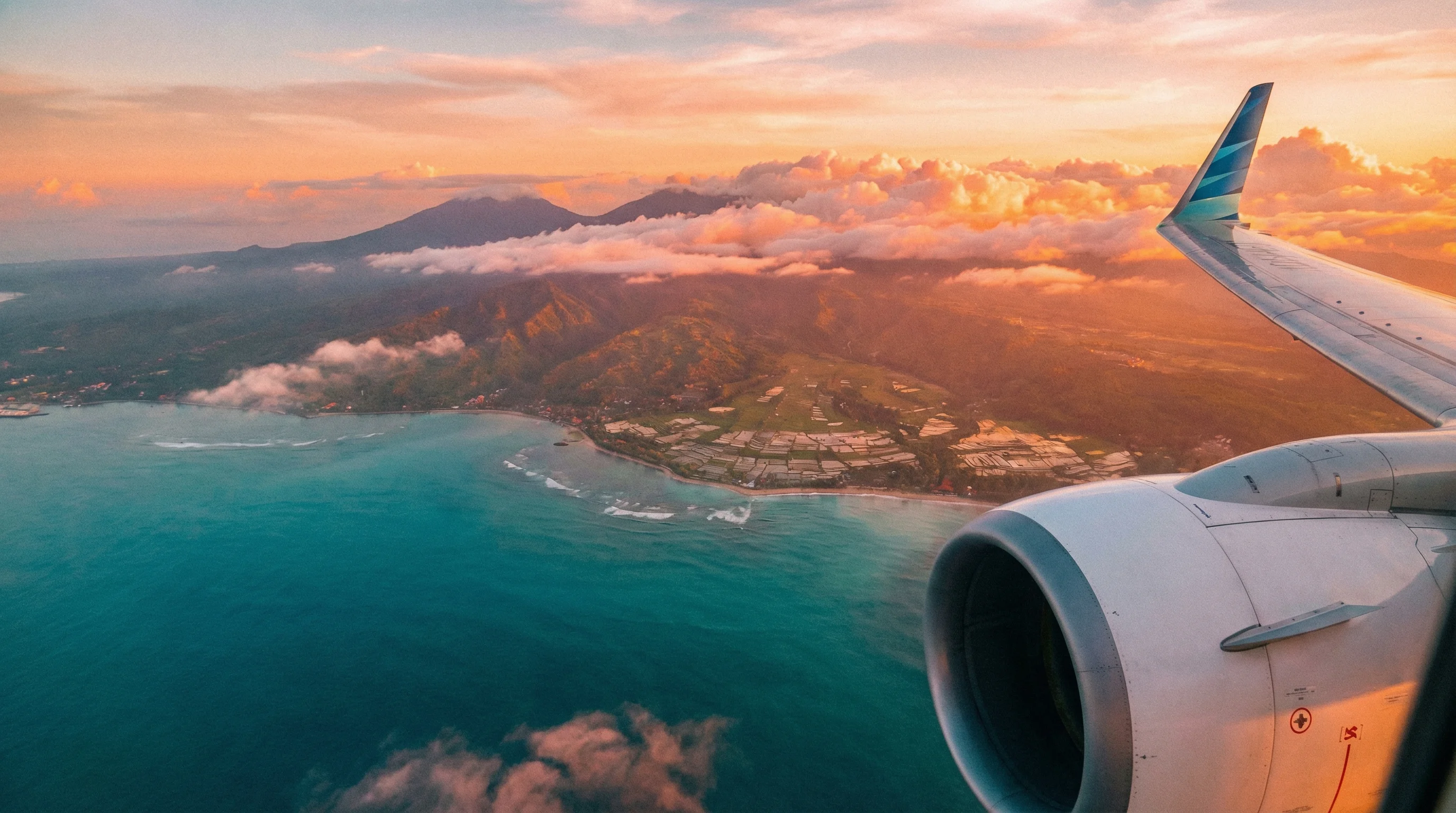 טיסות לבאלי מישראל — מדריך מחירים ומסלולים 2026