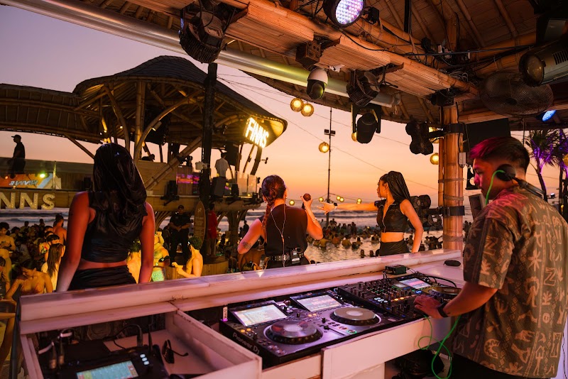 פינס ביץ' קלאב