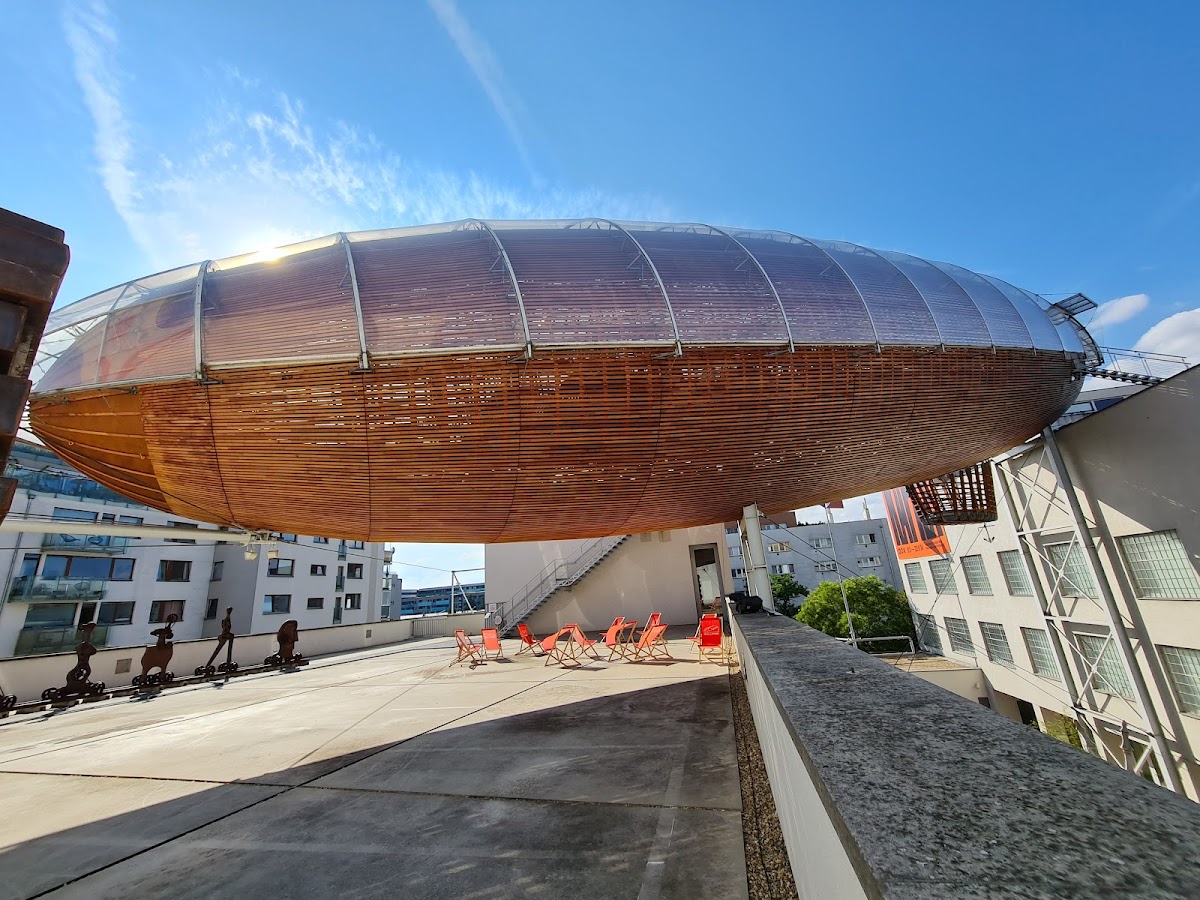 DOX - מרכז לאמנות עכשווית בפראג