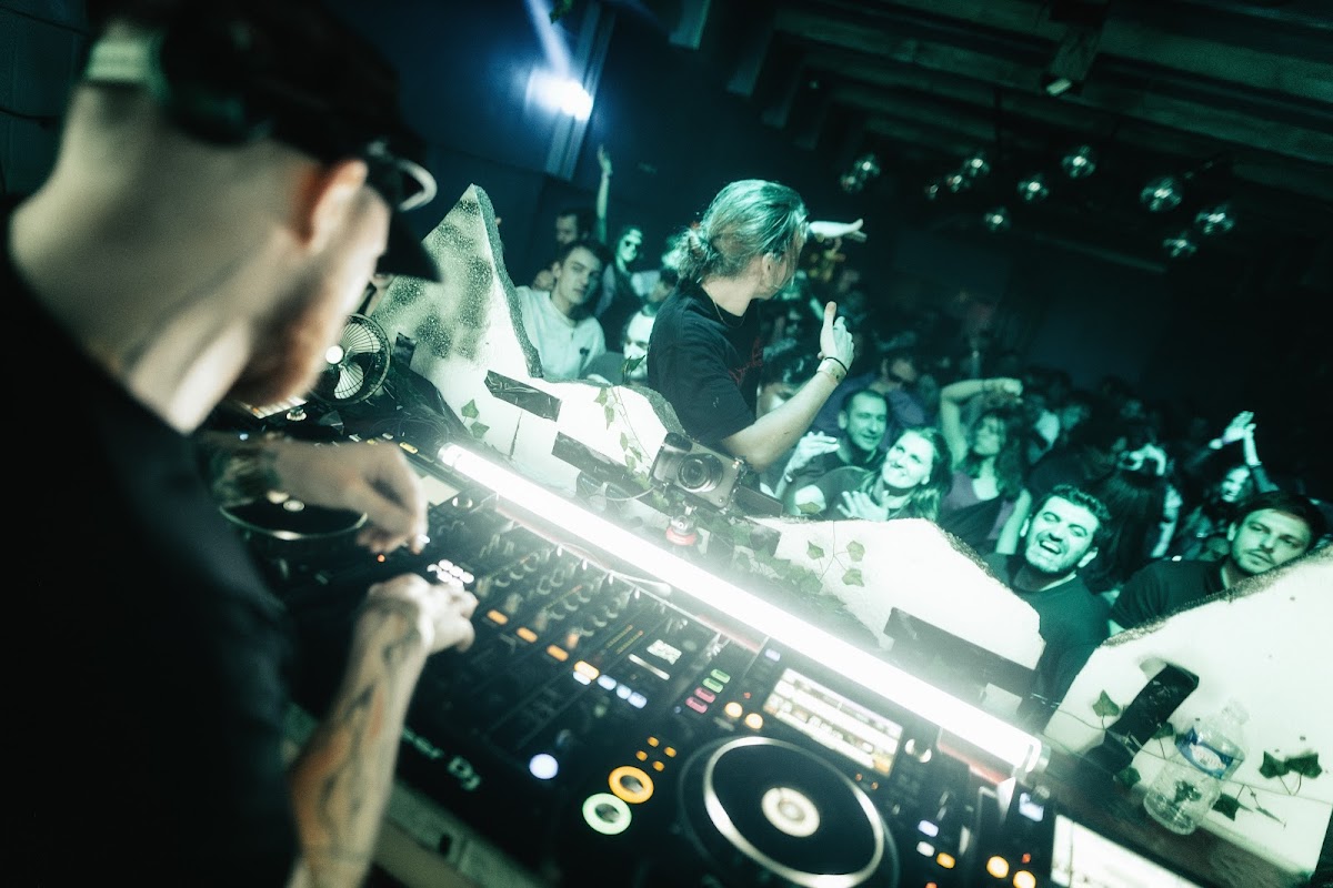 קרוס קלוב - המועדון התעשייתי האייקוני של פראג