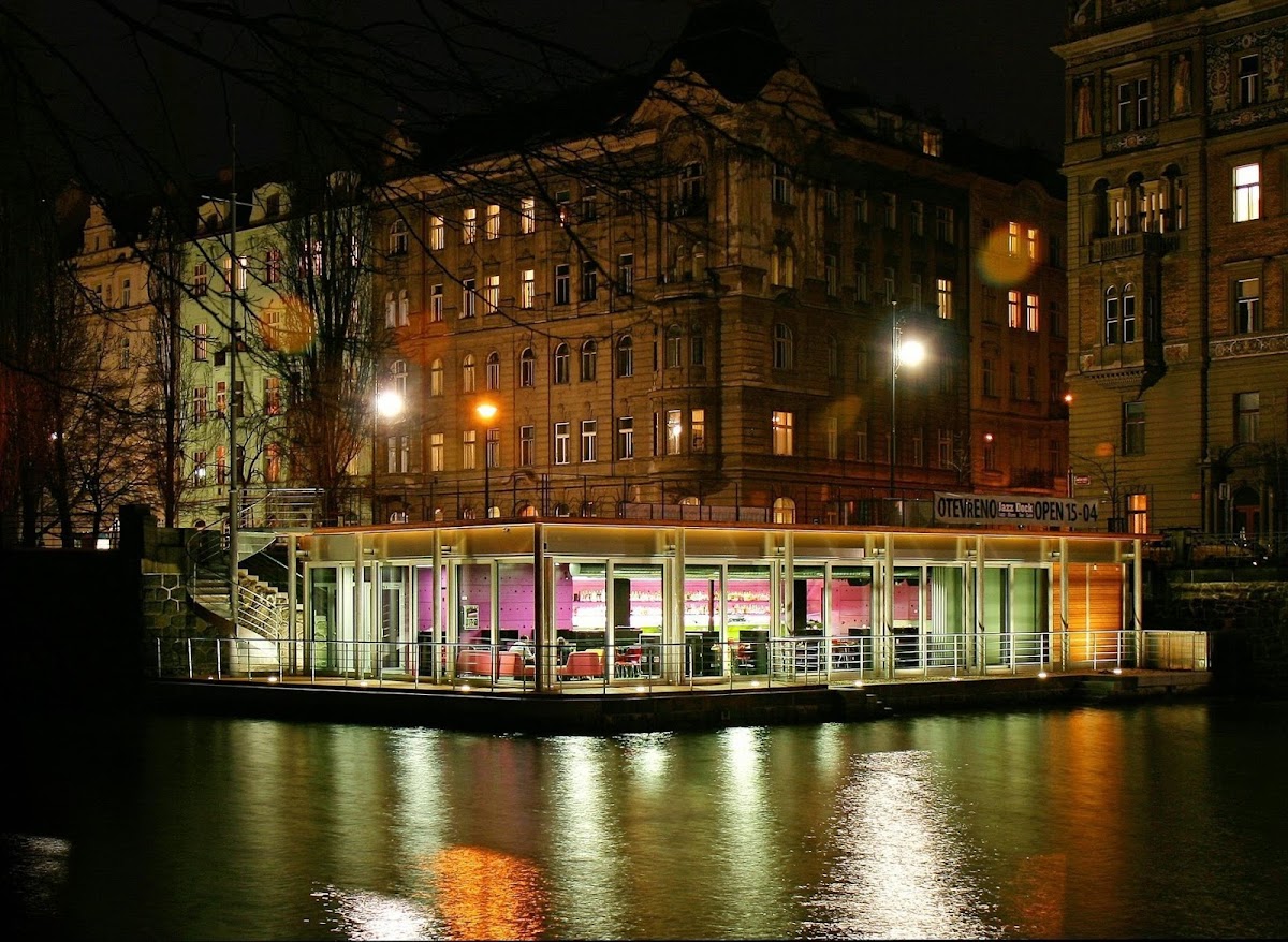 ג'אז דוק - מועדון ג'אז על גדת הוולטבה