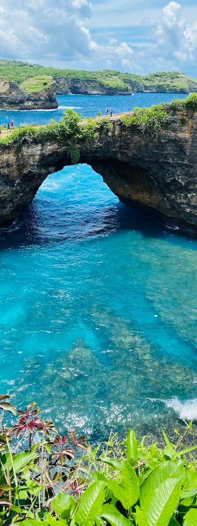 נוסה פניידה — האי הטרופי עם Kelingking Beach