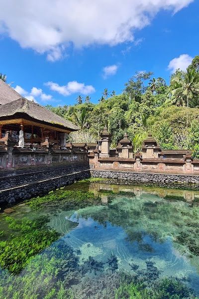 מקדש תירתה אמפול — להיטהר במי המעיין הקדושים
