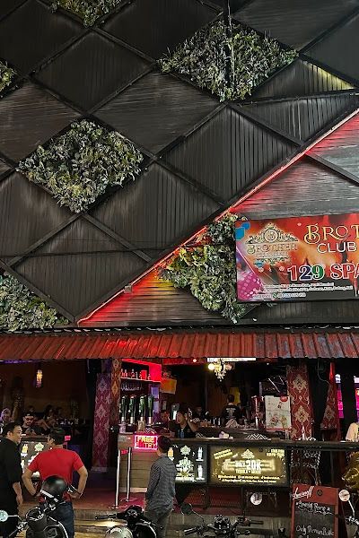 בראדר קלאב באלי — תמונה 3