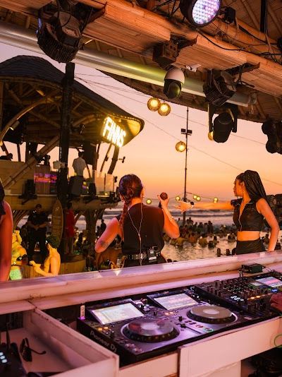 פינס ביץ' קלאב