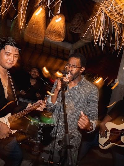 לוקאל בר אובוד