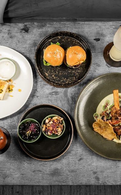 מנהטן קיטשן אנד קוקטייל בר — תמונה 3