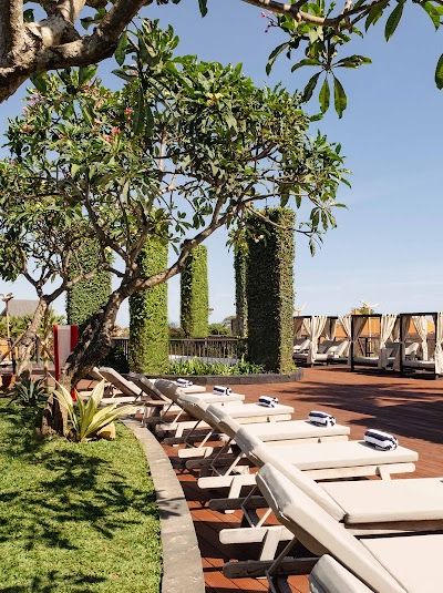 סווארה רופטופ בר ובריכה