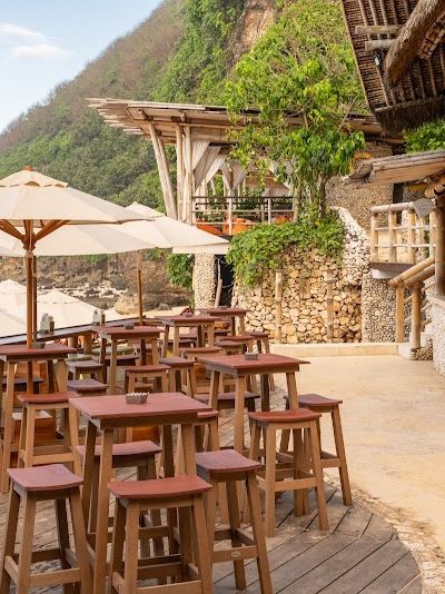 סאנדייז ביץ' קלאב