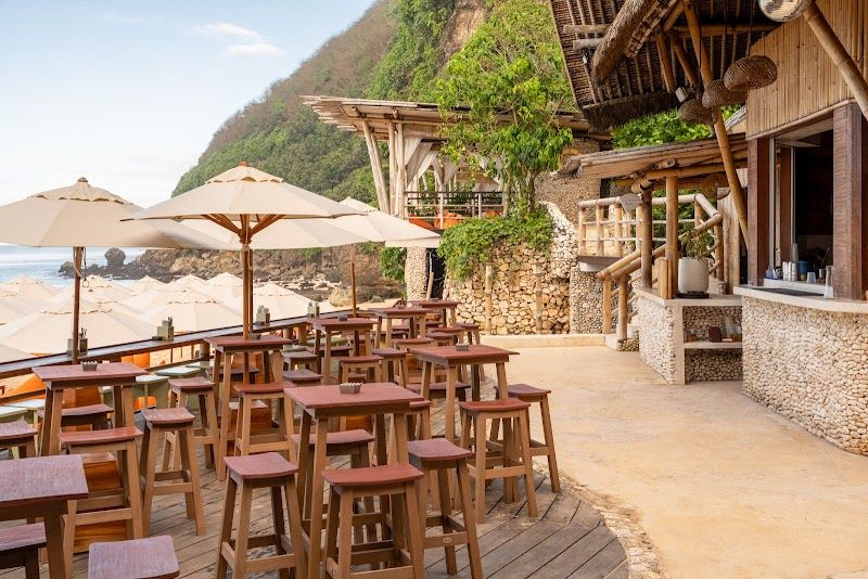 סאנדייז ביץ' קלאב — תמונה ראשית