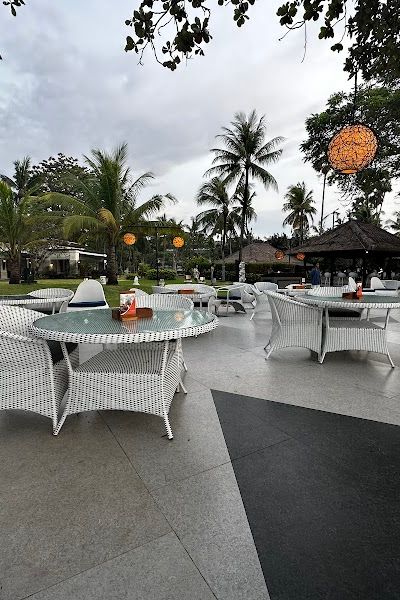 סאנסט ביץ' בר אנד גריל