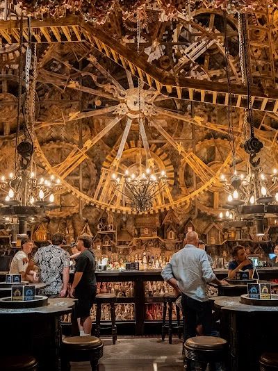 דה איירון פריז (The Iron Fairies)