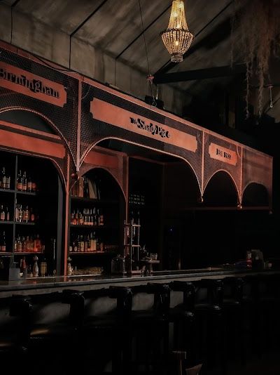 דה שיידי פיג (The Shady Pig)