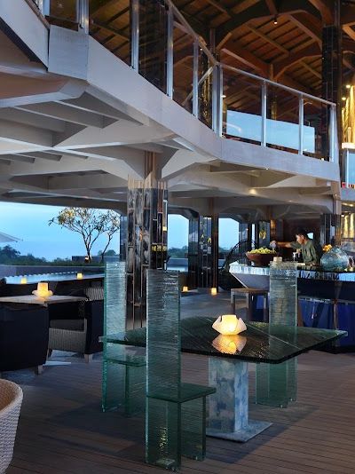 יוניק רופטופ בר ומסעדה (UNIQUE Rooftop Bar & Restaurant)