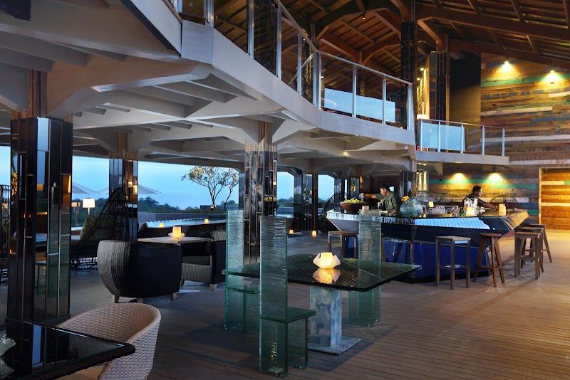 יוניק רופטופ בר ומסעדה (UNIQUE Rooftop Bar & Restaurant) — תמונה ראשית