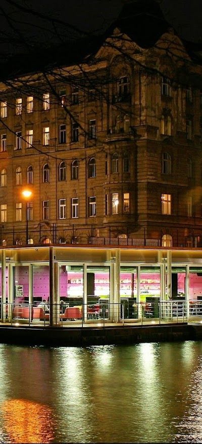 ג'אז דוק - מועדון ג'אז על גדת הוולטבה